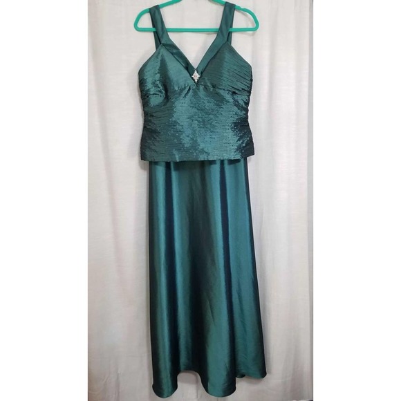 Patra Dresses & Skirts - Gorgeous Green Size 10 Patra Long Dupioni Silk Formal Dress With Optional Shawl